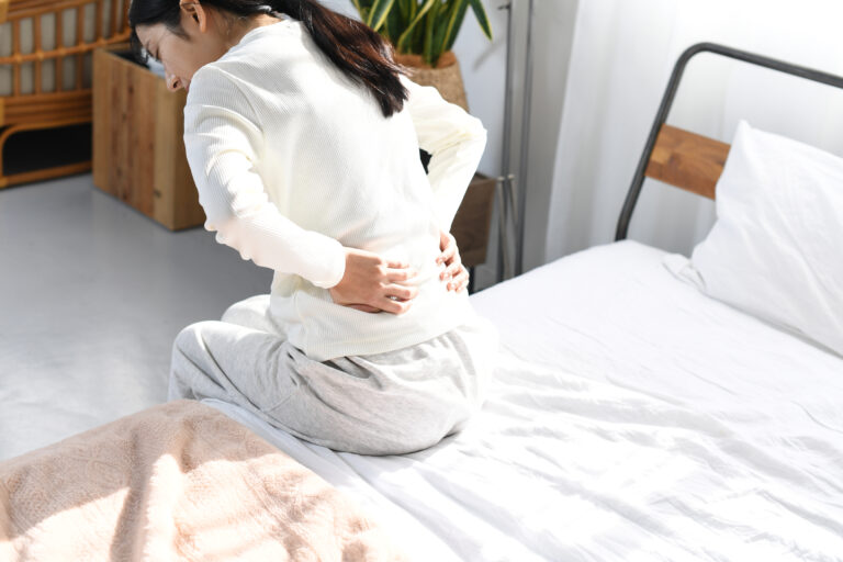 朝の腰痛のイメージ