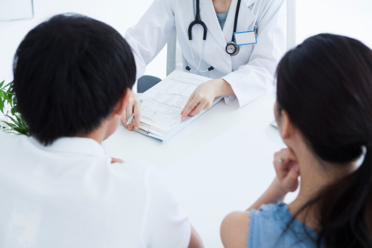 腰痛の日帰り手術は自由診療でも医療費控除の対象になる？確定申告方法も解説