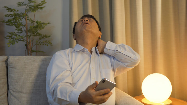 首の痛みのイメージ