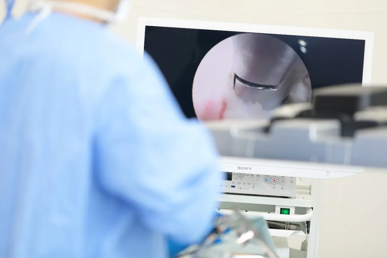 PEL（脊柱管狭窄症内視鏡下手術）は負担が少ない内視鏡下手術です
