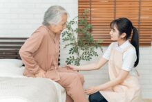 変形性股関節症でやってはいけないことはある？悪化させないための対策や治療法を解説