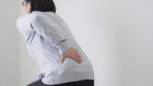 「脊柱管狭窄症」を手術しないで治す方法はあるの？再生医療や日帰り手術の選択肢
