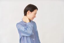 頸椎椎間板ヘルニアの症状と原因｜日帰り手術と再発防止のための幹細胞治療