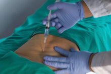 腰痛のブロック注射が効かない人の治療選択肢とは？手術や再生医療を解説